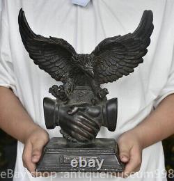 13.6 statue de l'aigle dans l'ancien palais de la dynastie du cuivre en Chine