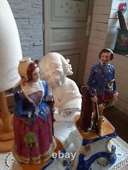 2 Bouquetières sculptures statues anciennes 39 cm 19 siècle porcelaine Paris