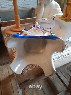 2 Bouquetières sculptures statues anciennes 39 cm 19 siècle porcelaine Paris