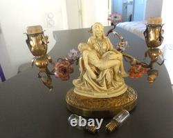 ANCIENNE &RARE STATUE Piéta DECOR DE FLEURS ET BOUGEOIRE