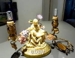 ANCIENNE &RARE STATUE Piéta DECOR DE FLEURS ET BOUGEOIRE