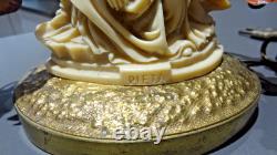 ANCIENNE &RARE STATUE Piéta DECOR DE FLEURS ET BOUGEOIRE