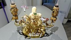 ANCIENNE &RARE STATUE Piéta DECOR DE FLEURS ET BOUGEOIRE