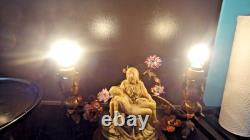ANCIENNE &RARE STATUE Piéta DECOR DE FLEURS ET BOUGEOIRE