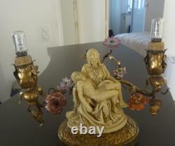 ANCIENNE &RARE STATUE Piéta DECOR DE FLEURS ET BOUGEOIRE