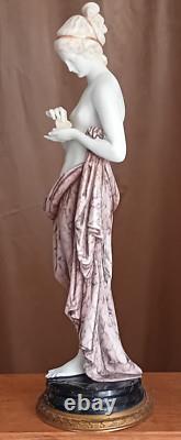 ANCIENNE statuette en Porcelaine polychrome NYMPHE et PAPILLON H 35,5 cm