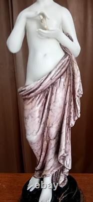 ANCIENNE statuette en Porcelaine polychrome NYMPHE et PAPILLON H 35,5 cm