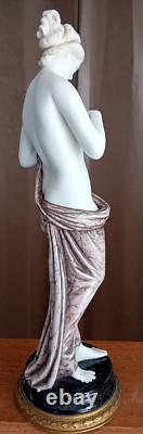 ANCIENNE statuette en Porcelaine polychrome NYMPHE et PAPILLON H 35,5 cm