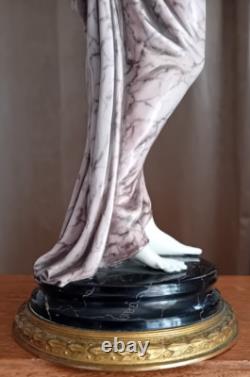 ANCIENNE statuette en Porcelaine polychrome NYMPHE et PAPILLON H 35,5 cm