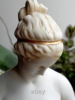 ANCIENNE statuette en Porcelaine polychrome NYMPHE et PAPILLON H 35,5 cm