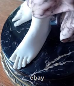 ANCIENNE statuette en Porcelaine polychrome NYMPHE et PAPILLON H 35,5 cm