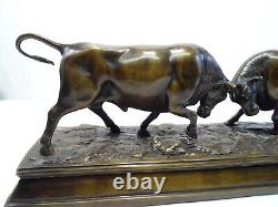 Ancien Bronze Combat De Taureau Statue Sculpture Animaliere Fighting Bull