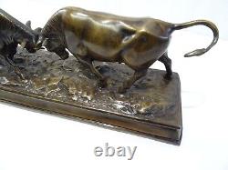 Ancien Bronze Combat De Taureau Statue Sculpture Animaliere Fighting Bull