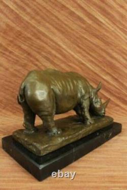 Ancien Disparition Rhinocéros Bronze Sculpture Signé Barye Animal Statue Décor