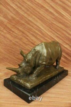 Ancien Disparition Rhinocéros Bronze Sculpture Signé Barye Animal Statue Décor