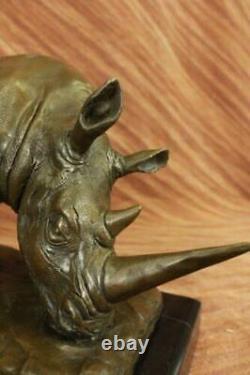 Ancien Disparition Rhinocéros Bronze Sculpture Signé Barye Animal Statue Décor