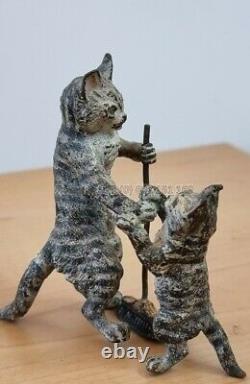 Ancien Rare Bronze de Vienne, XIXe leçon de balayage pour chaton