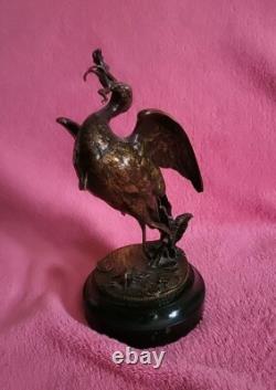 Ancien Sculpteur/ STATUE Bronze Oiseau De Mer Grenouille Dans Sa Bouche