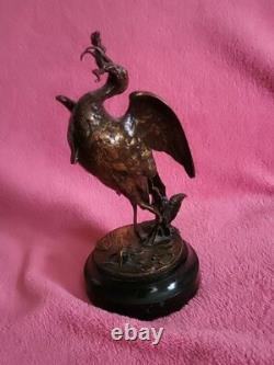 Ancien Sculpteur/ STATUE Bronze Oiseau De Mer Grenouille Dans Sa Bouche