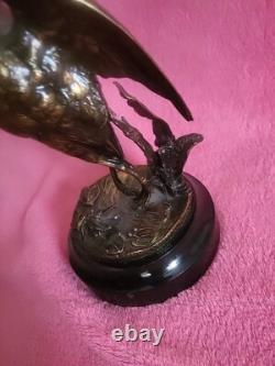 Ancien Sculpteur/ STATUE Bronze Oiseau De Mer Grenouille Dans Sa Bouche