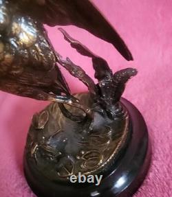Ancien Sculpteur/ STATUE Bronze Oiseau De Mer Grenouille Dans Sa Bouche