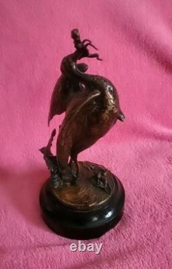 Ancien Sculpteur/ STATUE Bronze Oiseau De Mer Grenouille Dans Sa Bouche