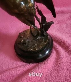 Ancien Sculpteur/ STATUE Bronze Oiseau De Mer Grenouille Dans Sa Bouche