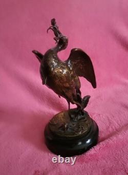 Ancien Sculpteur/ STATUE Bronze Oiseau De Mer Grenouille Dans Sa Bouche