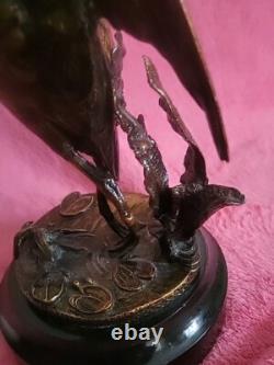 Ancien Sculpteur/ STATUE Bronze Oiseau De Mer Grenouille Dans Sa Bouche