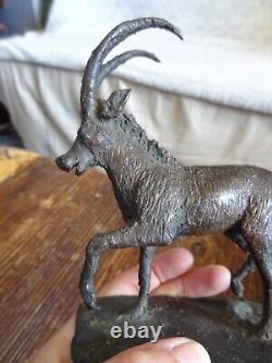 Ancien bronze animalier animal à cornes art brut