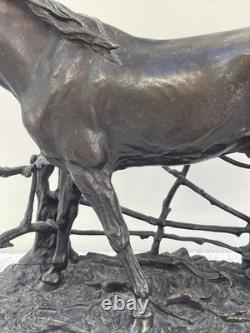 Ancien bronze animalier le cheval à la barrière signé Pierre Jules Mêne 1846