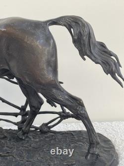 Ancien bronze animalier le cheval à la barrière signé Pierre Jules Mêne 1846