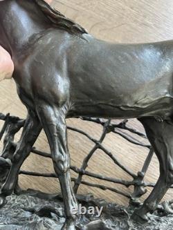 Ancien bronze animalier le cheval à la barrière signé Pierre Jules Mêne 1846