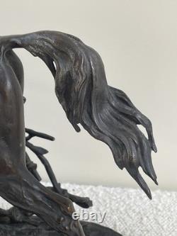 Ancien bronze animalier le cheval à la barrière signé Pierre Jules Mêne 1846