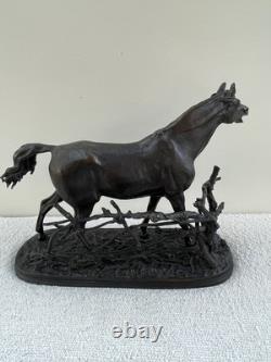 Ancien bronze animalier le cheval à la barrière signé Pierre Jules Mêne 1846