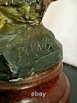 Ancien buste en terre cuite polychrome et plâtre sur socle, signé et numéroté