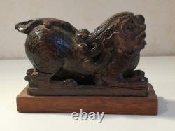 Ancien chien Fô (lion gardien) en bois laqué sculpture asiatique 16,5×6,5×12 cm
