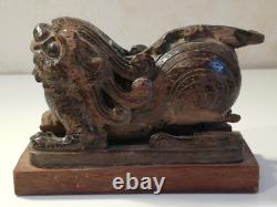 Ancien chien Fô (lion gardien) en bois laqué sculpture asiatique 16,5×6,5×12 cm