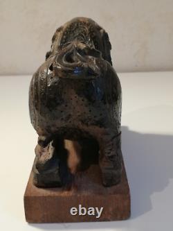 Ancien chien Fô (lion gardien) en bois laqué sculpture asiatique 16,5×6,5×12 cm