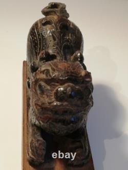 Ancien chien Fô (lion gardien) en bois laqué sculpture asiatique 16,5×6,5×12 cm