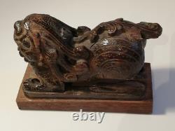Ancien chien Fô (lion gardien) en bois laqué sculpture asiatique 16,5×6,5×12 cm