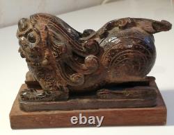 Ancien chien Fô (lion gardien) en bois laqué sculpture asiatique 16,5×6,5×12 cm