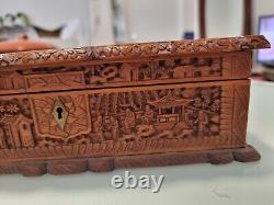 Ancien coffret en bois de Santal sculpté Chine Canton XIX ème dignitaires boite