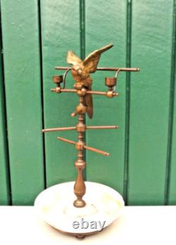 Ancien petit baguier à décor d'un perroquet en bronze et marbre ou albâtre N-1