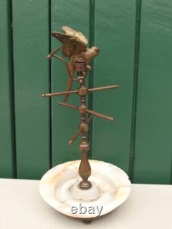 Ancien petit baguier à décor d'un perroquet en bronze et marbre ou albâtre N-1