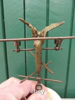 Ancien petit baguier à décor d'un perroquet en bronze et marbre ou albâtre N-1