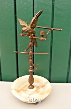 Ancien petit baguier à décor d'un perroquet en bronze et marbre ou albâtre N-2