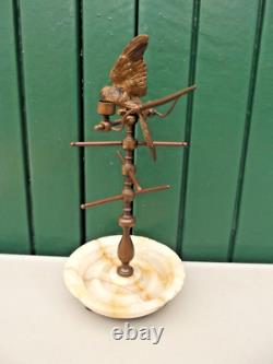 Ancien petit baguier à décor d'un perroquet en bronze et marbre ou albâtre N-2