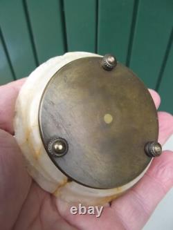 Ancien petit baguier à décor d'un perroquet en bronze et marbre ou albâtre N-2