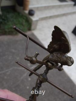 Ancien petit baguier à décor d'un perroquet en bronze et marbre ou albâtre N-2